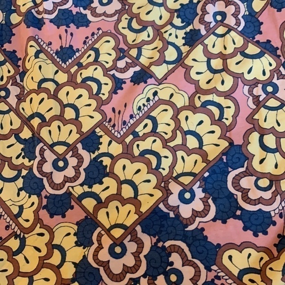 𝅺NWT Lularoe Perfect T Size Medium - Picture 3 of 6